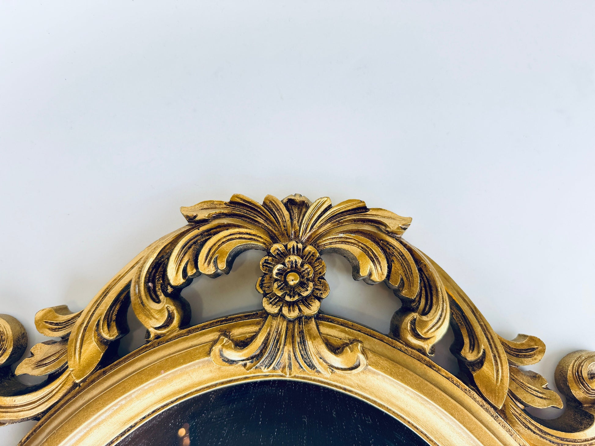 Product image for 'vintage hollywood regency gold gilt oval wall mirror made in canada by wonder glo fine framed mirrors walker glass co' (view fd436e)