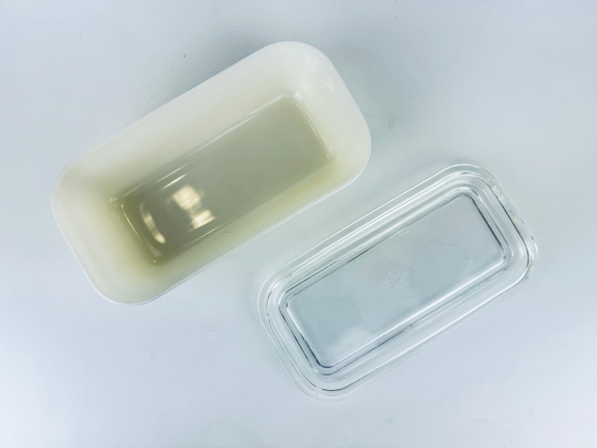 Product image for 'vintage fire king white milk glass refrigerator dish lid made in usa' (view 015259)