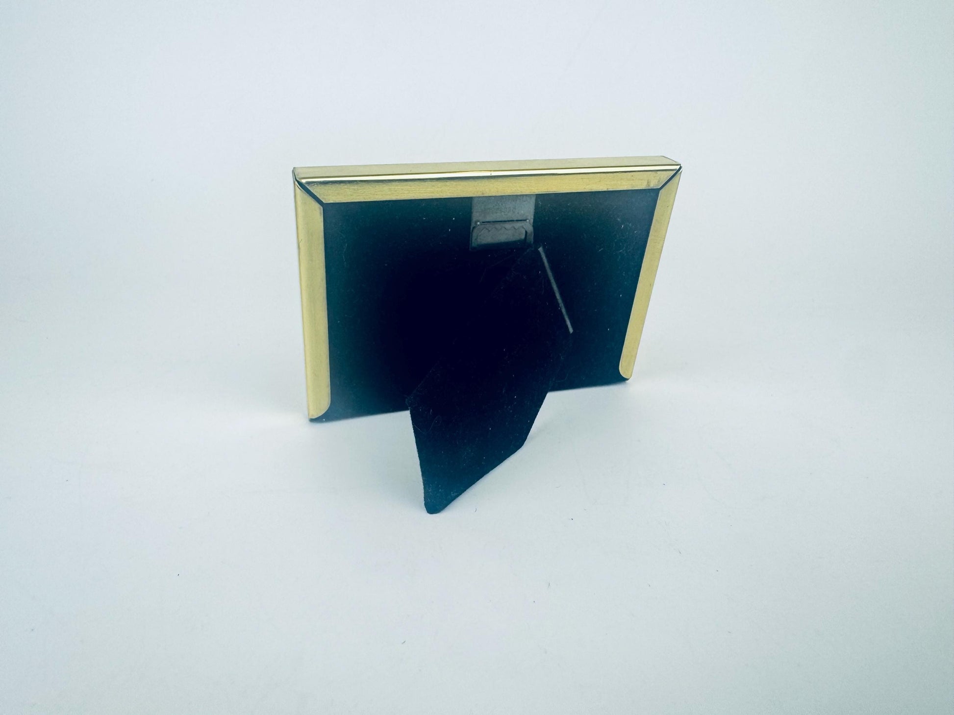Product image for 'vintage solid brass tabletop duo picture frame made in korea' (view d2e598)