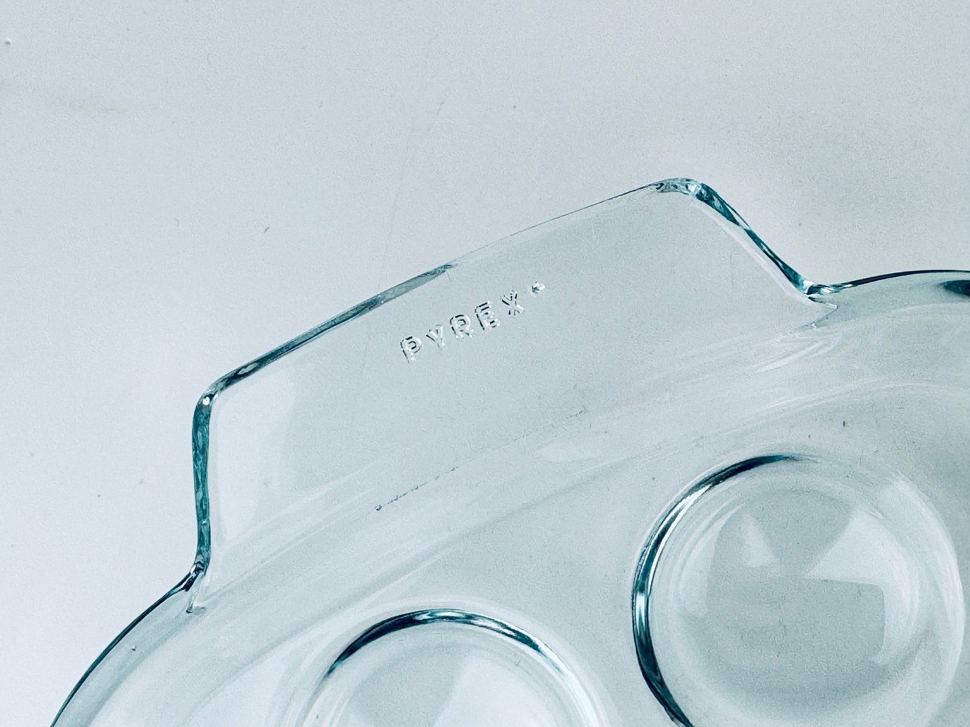 Product image for 'vintage pyrex clear glass escargot snail devilled egg plates 473 set of two 2 made in france' (view 8e0a24)