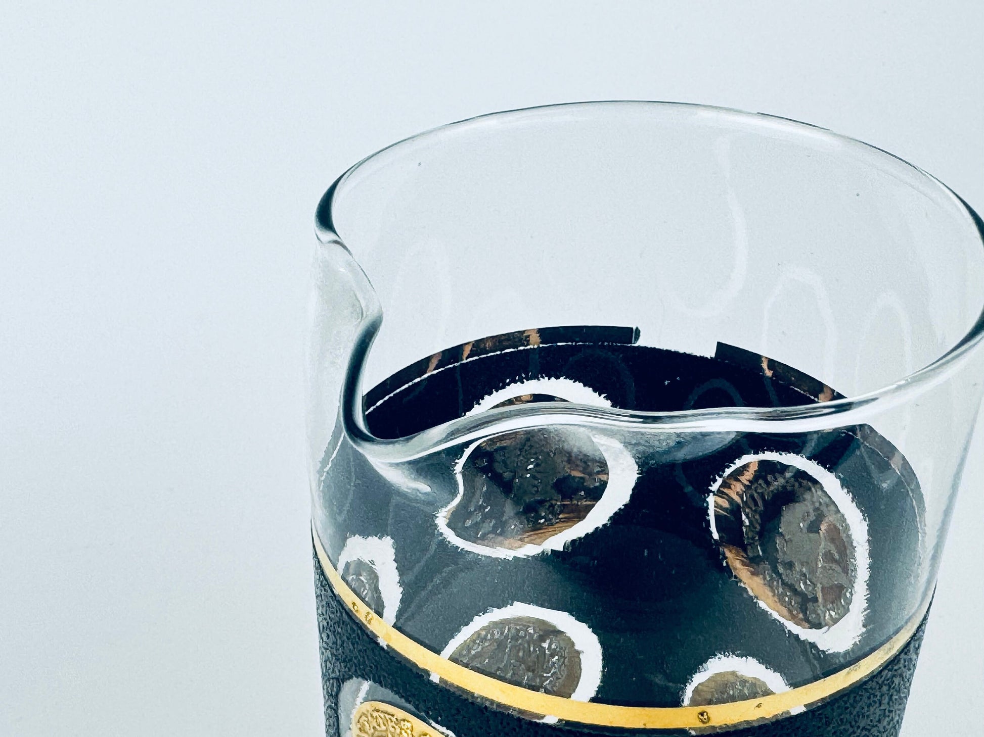Product image for 'vintage cera black 22 kt gold american coin design glass barware cocktail decanter designed by bob wallack' (view 3f10fd)