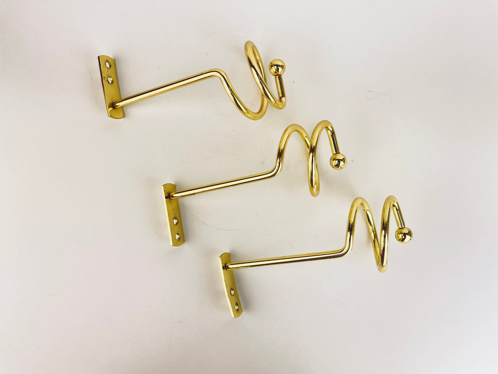 Product image for 'vintage brass swirl spiral brass wall hook aged metal patina set of three 3' (view 10ef2d)