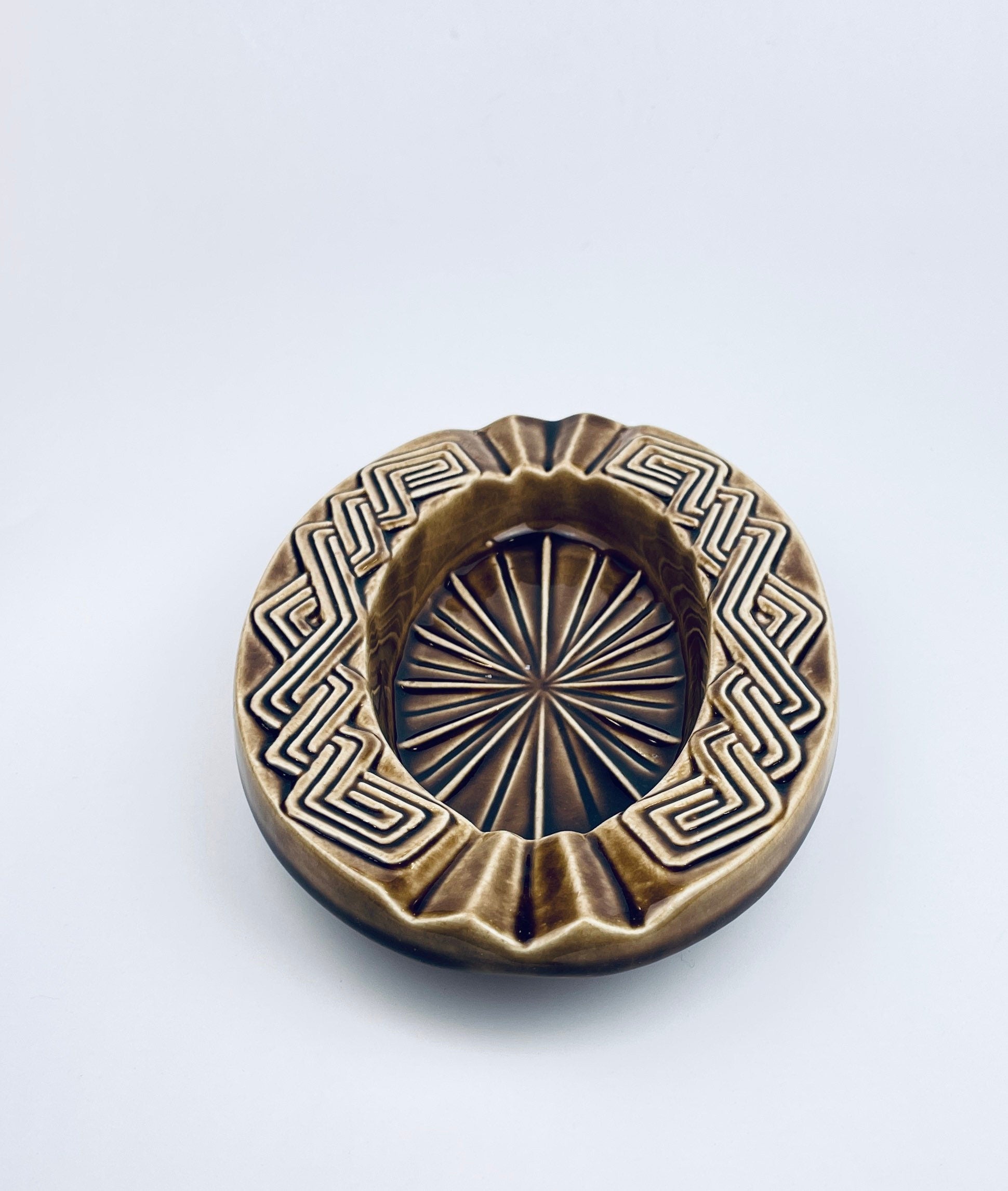 Product image for 'vintage usa pottery brown ash tray ceramic drip glazed' (view 7e79b2)