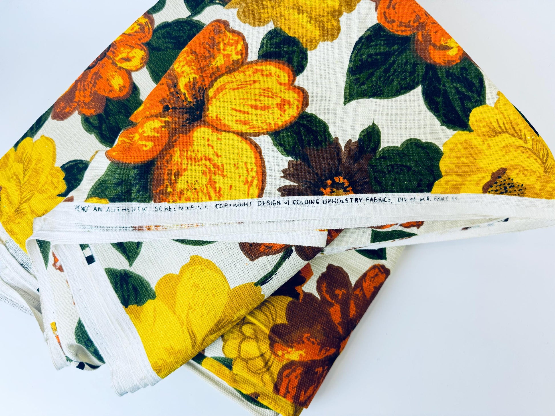 Product image for 'vintage bright large floral print upholstery fabric material 52 x 186' (view 202d0b)