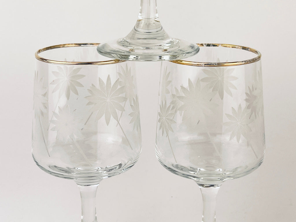 Product image for 'vintage gold rimmed white matte pinwheel pattern mini goblets set of three 3 barware gift' (view 096253)