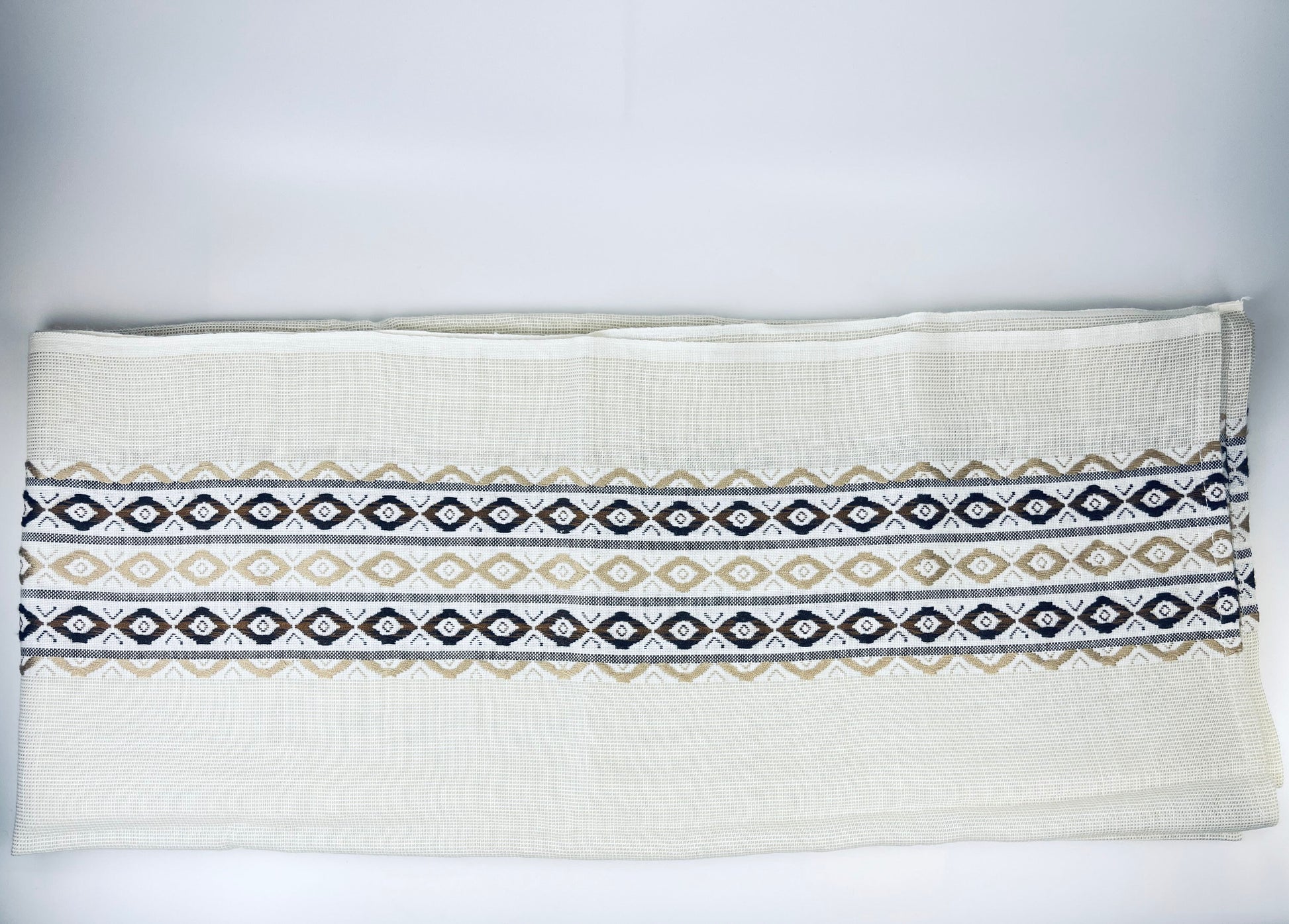 Product image for 'vintage beige acrylic embroidered table cloth geometric pattern 49 x 59' (view 507889)