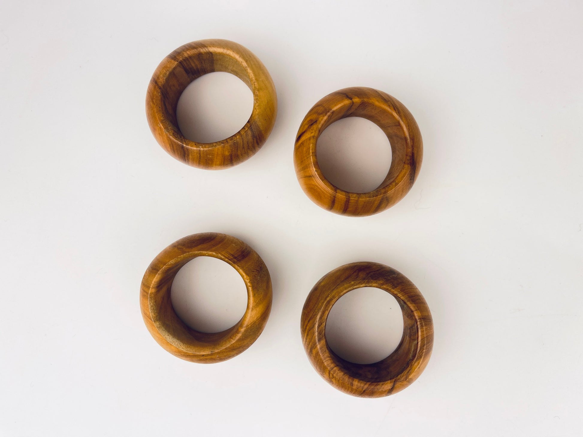 Product image for 'vintage 1970s round wooden napkin rings set of 4' (view 48ac75)
