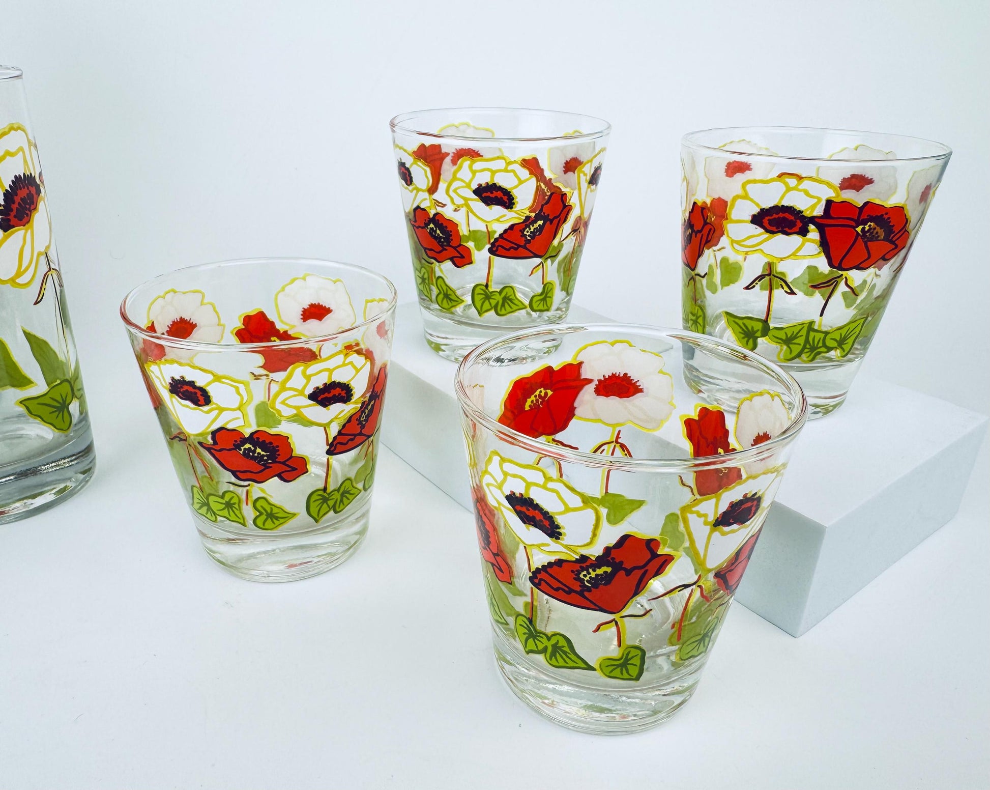 Product image for 'vintage 1970s bright poppy floral glasses by dominion glass co canadian mid century drinkware' (view d7e389)