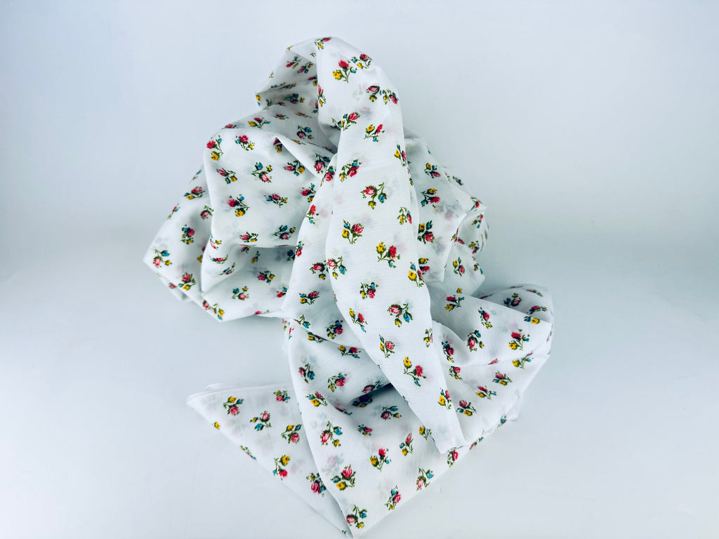 Product image for 'vintage floral bouquet print semi sheer polyester fabric material 45 x 106' (view 806825)