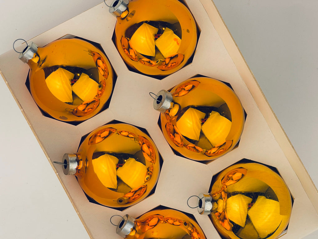 Product image for 'vintage gold mirror glass christmas tree ornaments set of six 6 made in canada by doubl glo noma' (view 6c1f20)