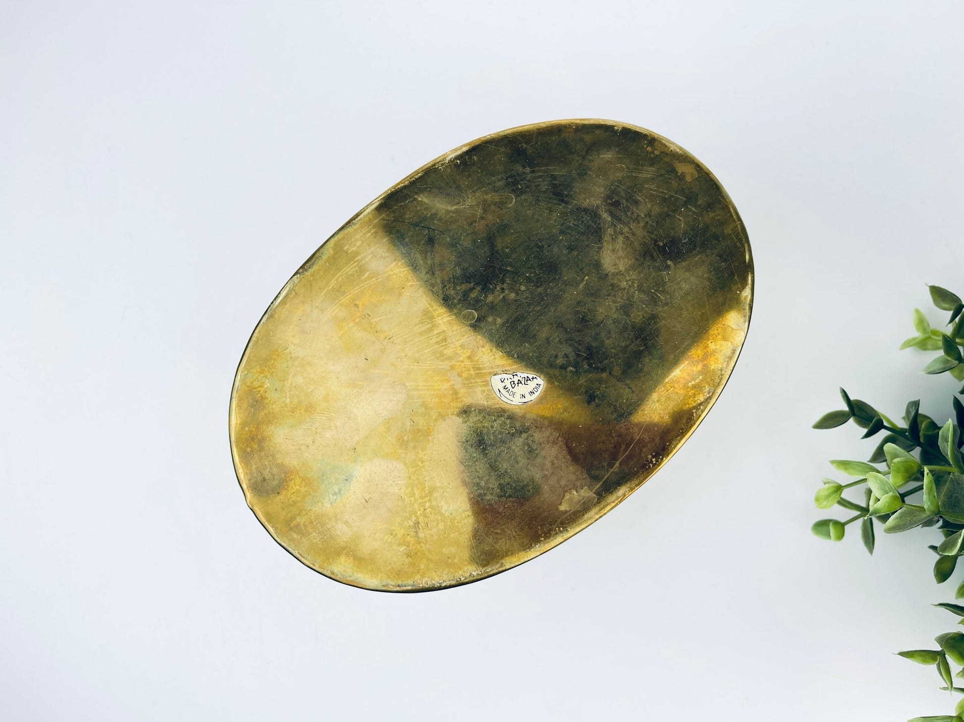 Product image for 'vintage handled brass oval indoor planter attractive aged metal patina' (view 1fe998)