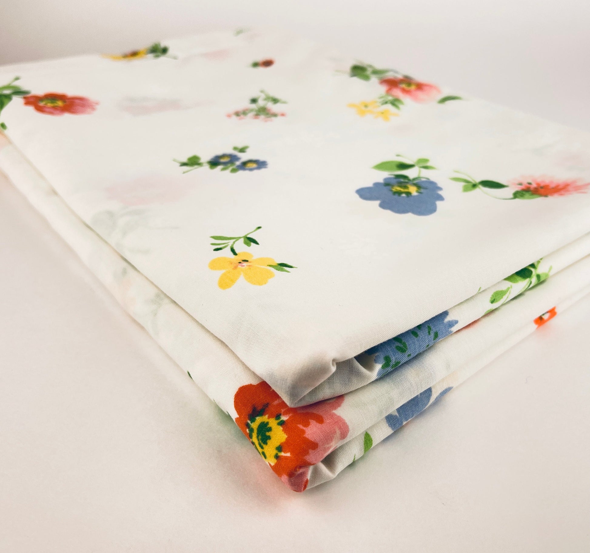 Product image for 'vintage 1970s montgomery ward floral twin double flat sheet made in canada' (view 6c9931)