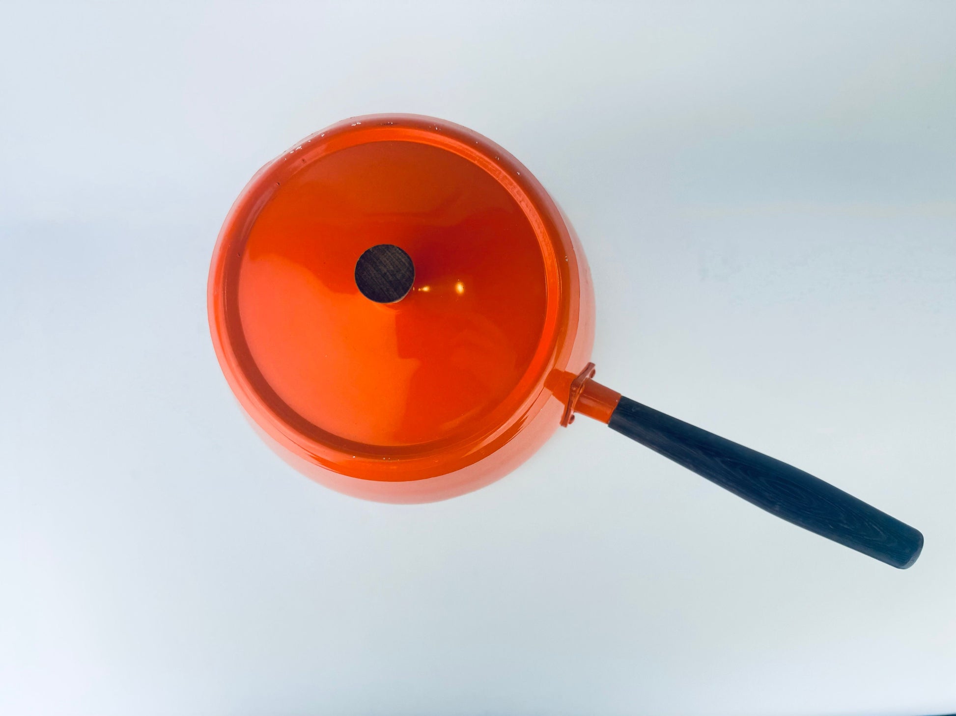 Product image for 'vintage bright orange metal fondue set wood accents made in hong kong' (view 99e16d)