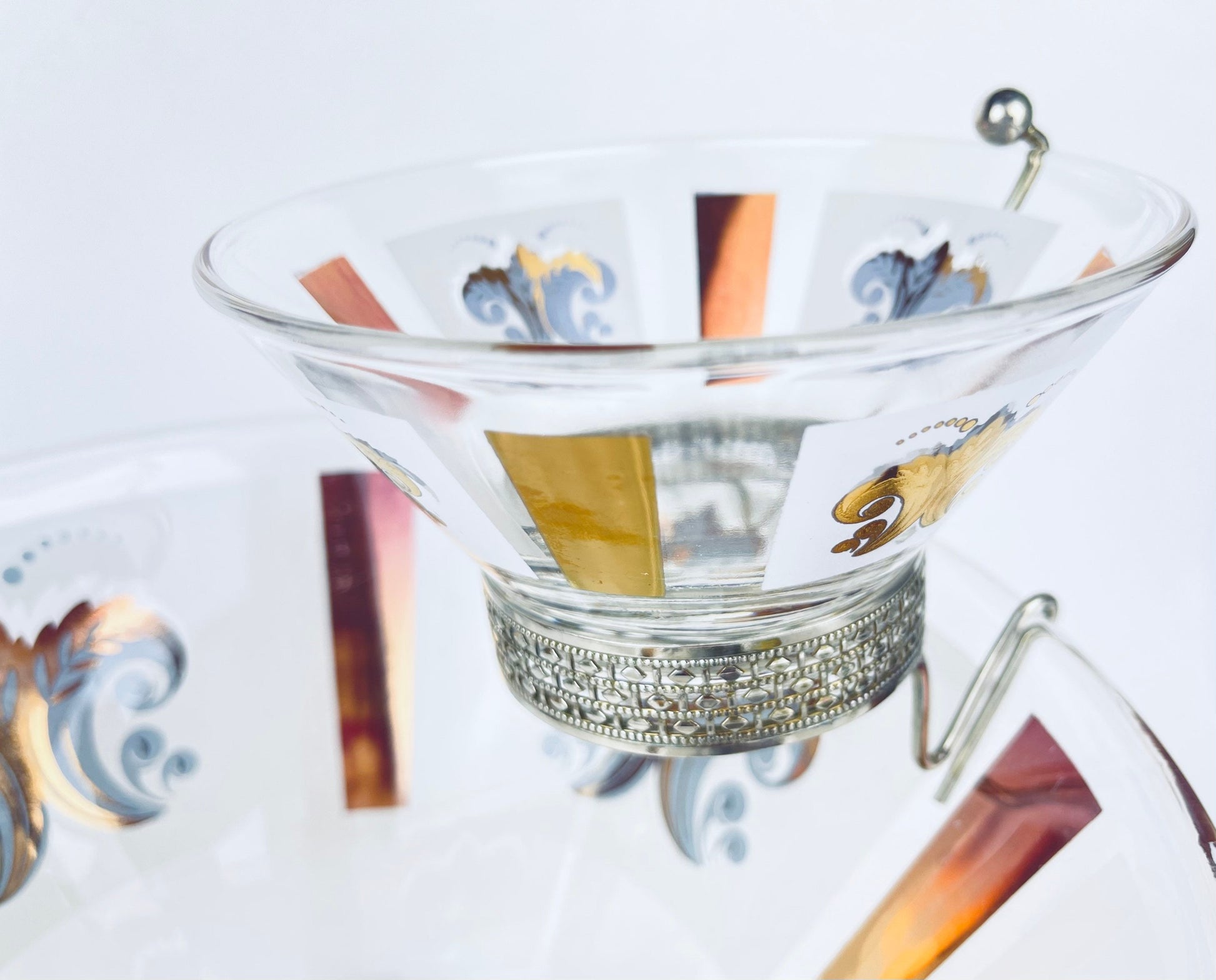 Product image for 'vintage glass chip n dip bowl set gold white fleur de lis pattern' (view 9f91da)