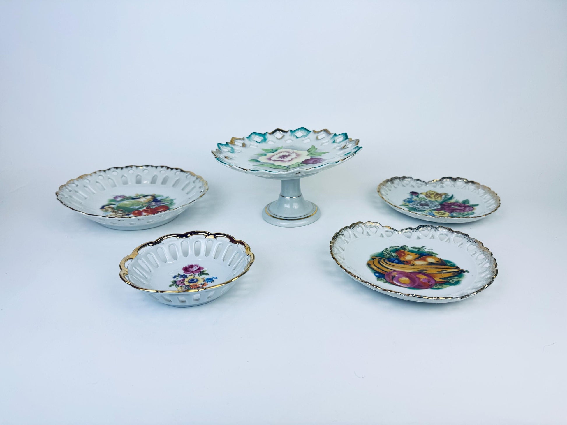Product image for 'vintage scalloped white ceramic trinket dishes each sold separately' (view 795d21)