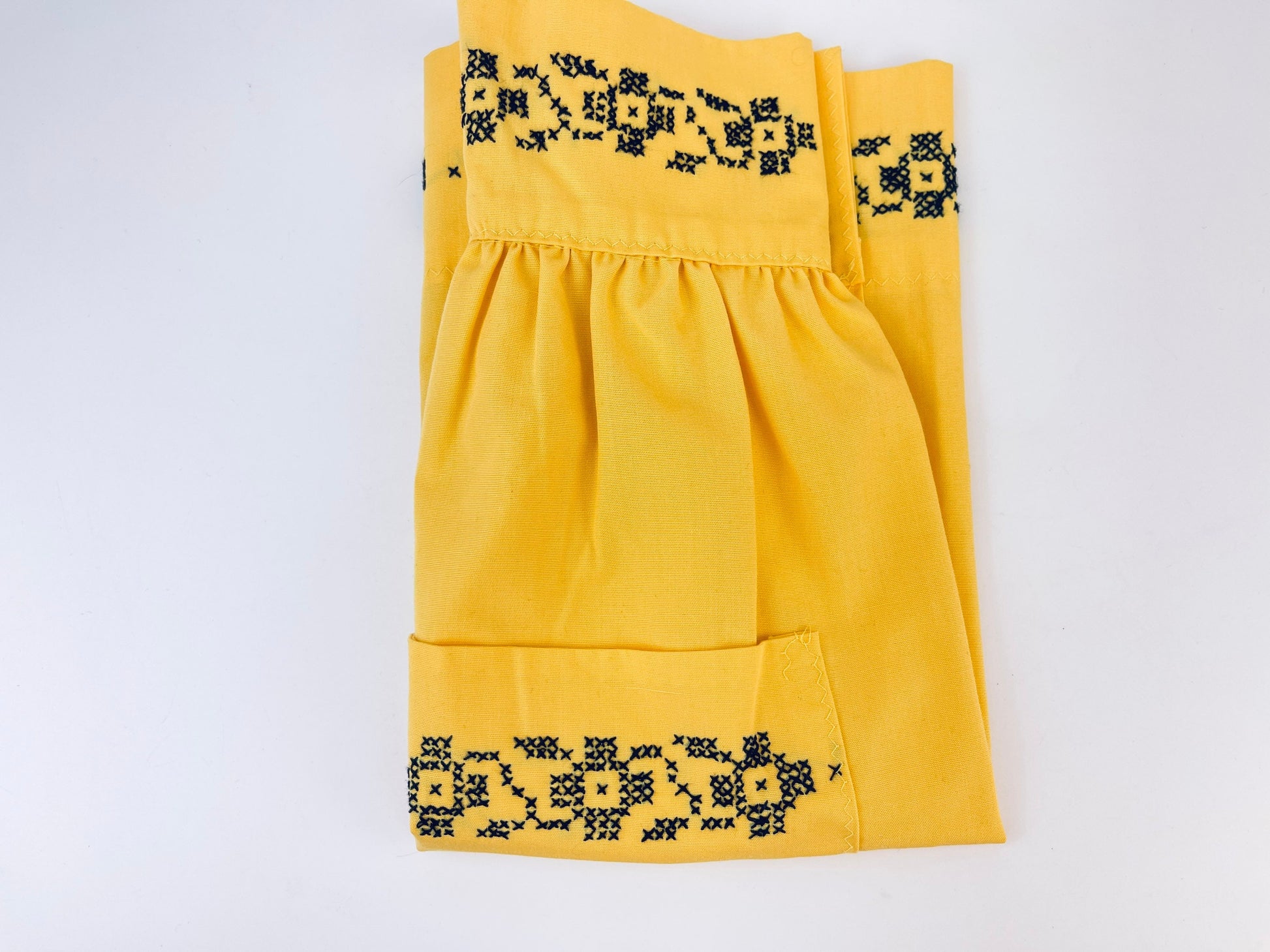 Product image for 'vintage yellow black embroidered waist apron right pocket detail' (view 993198)
