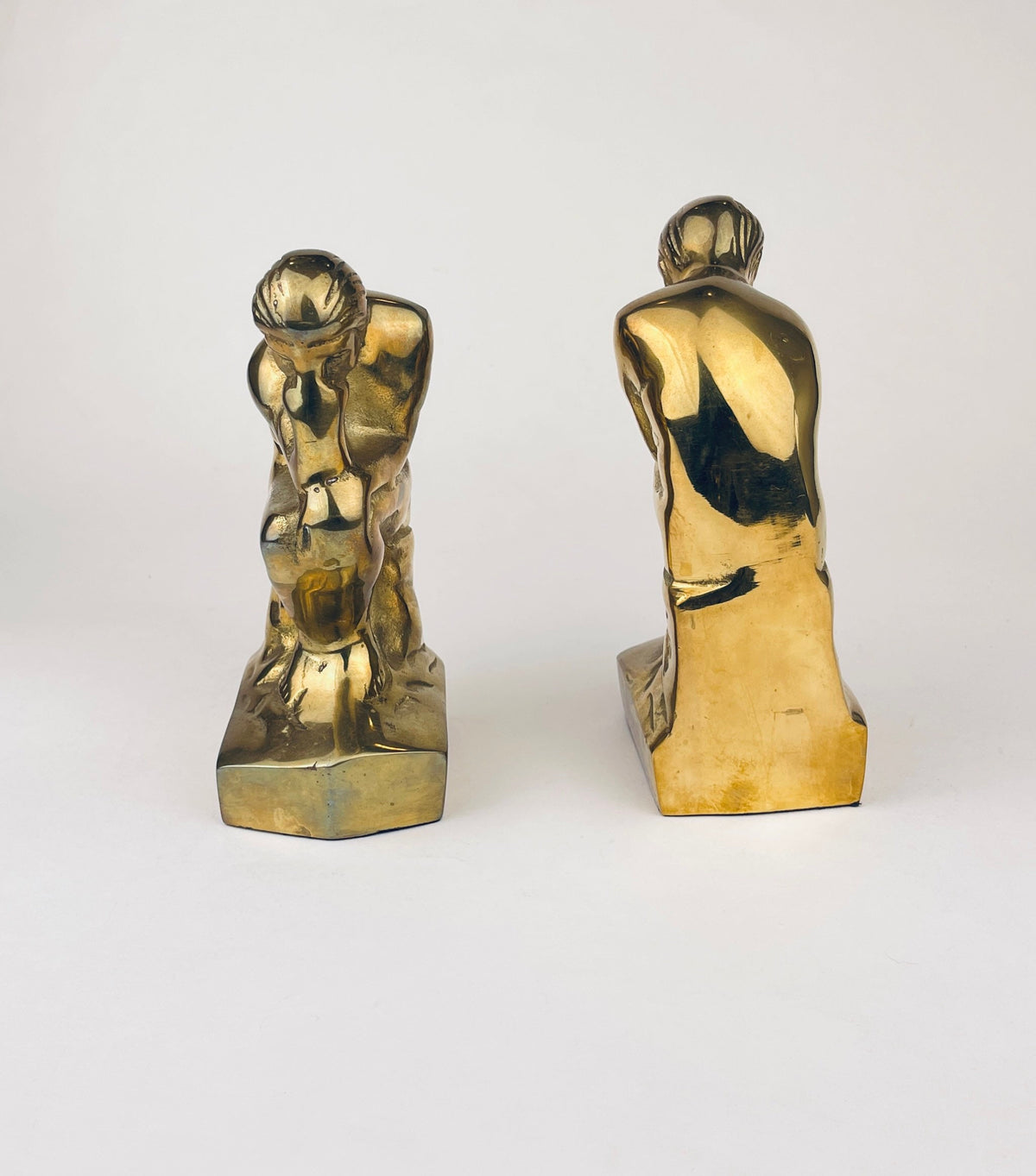 Product image for 'vintage solid brass thinker man bookends attractive aged metal patina gold decor' (view 18c309)