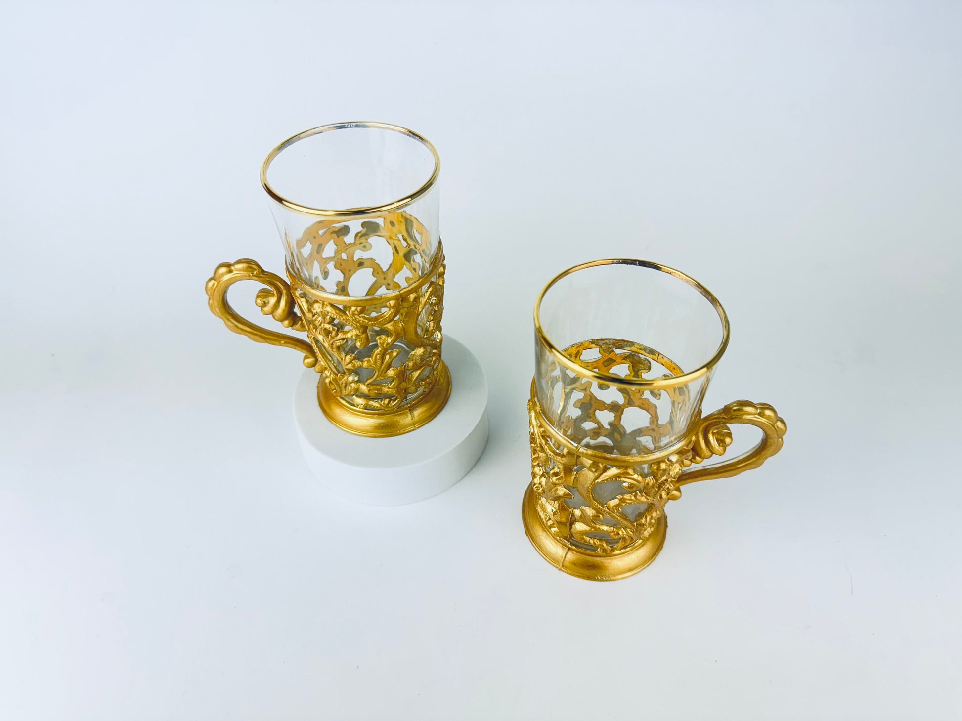 Product image for 'vintage ornate gold gilt hand painted handled glasses set of two 2 made in italy' (view d6e34e)