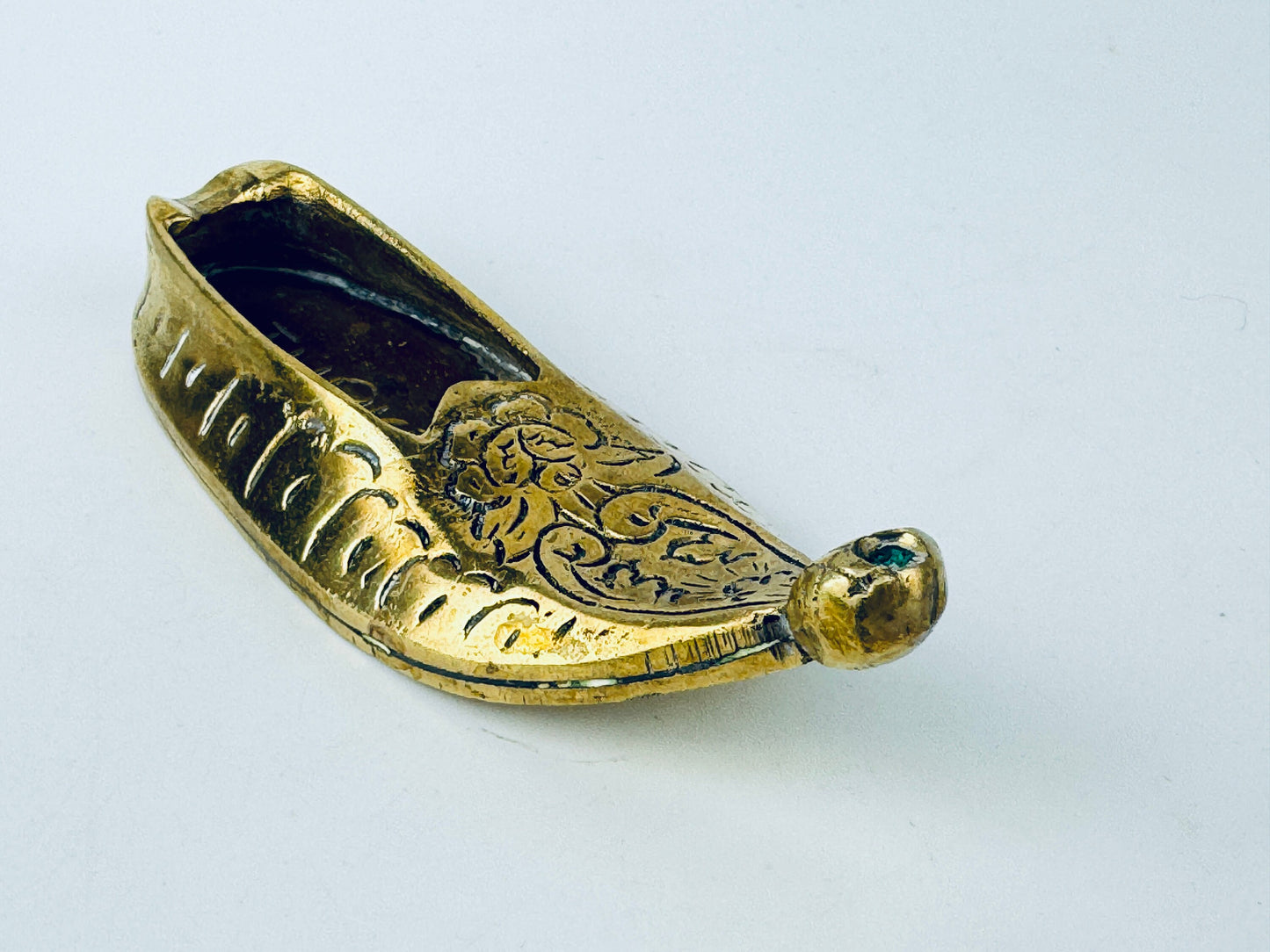 Product image for 'vintage etched brass slipper ashtray attractive aged metal patina made in turkey' (view 84a24a)