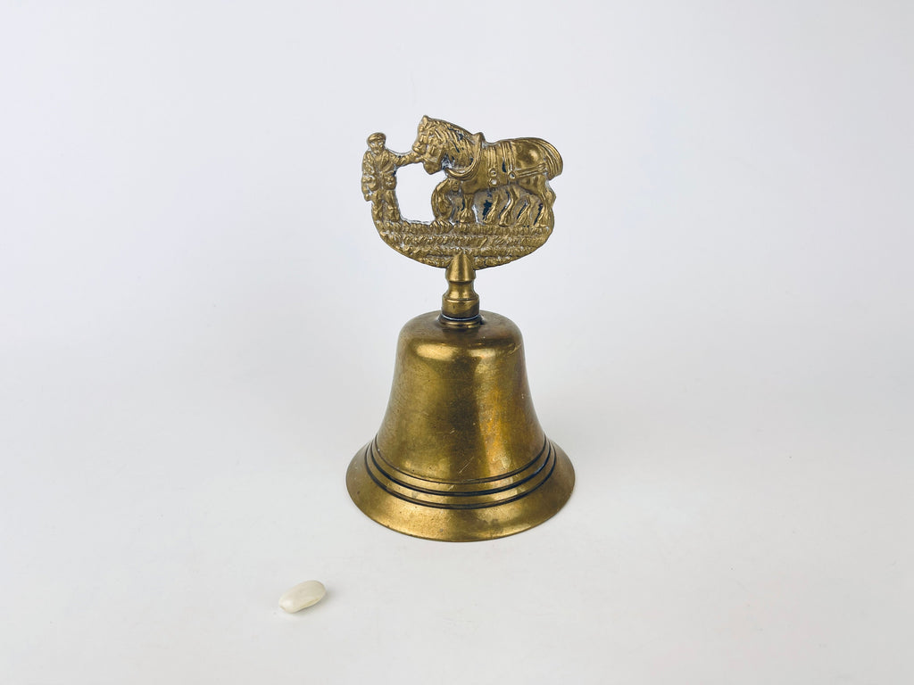 Product image for 'vintage brass horse bell attractive patina great gong ringing sound made in england' (view 4e7c2a)