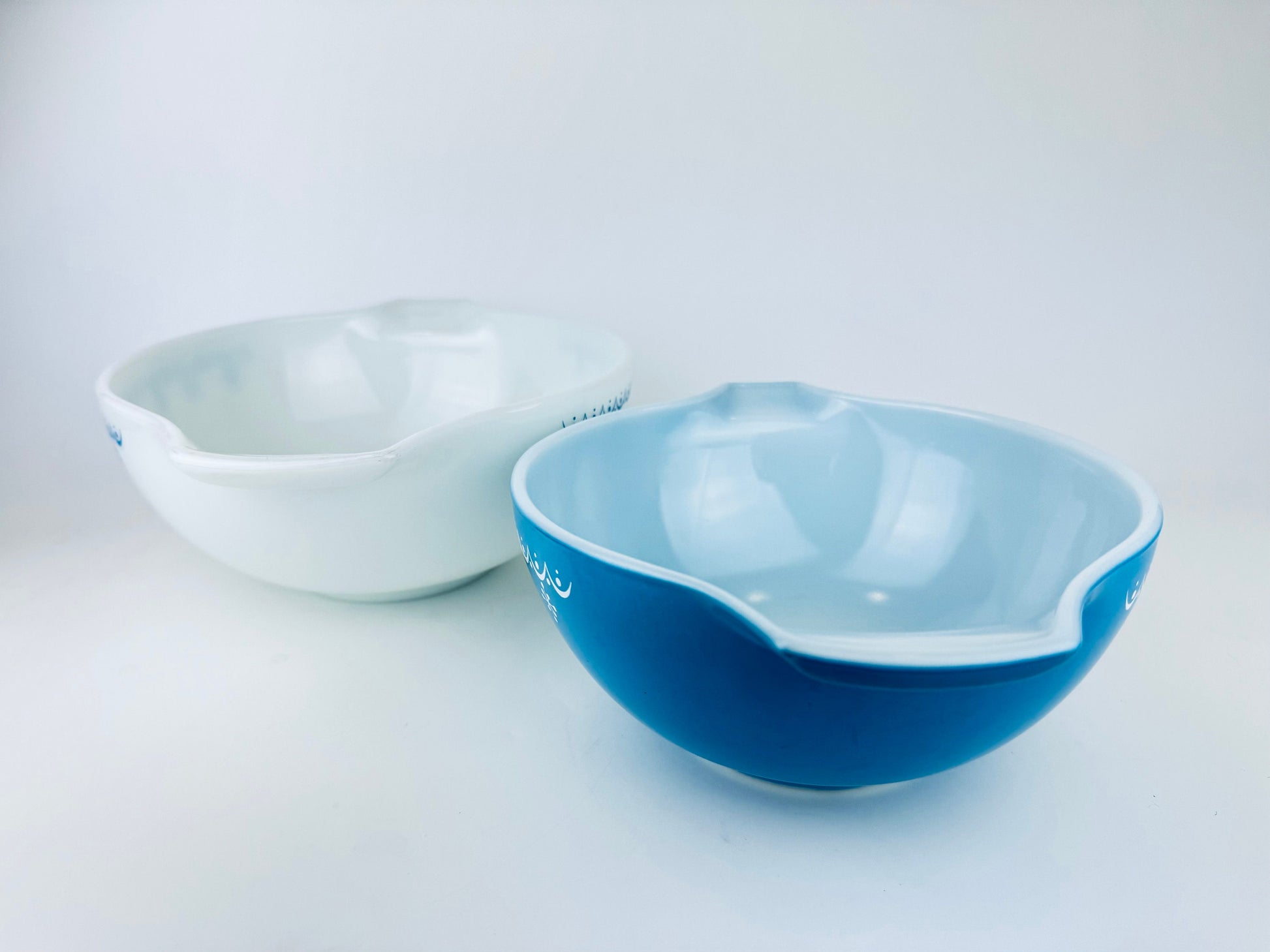 Product image for 'vintage snowflake blue garland pyrex cinderella mixing bowls sold separately' (view fdb266)