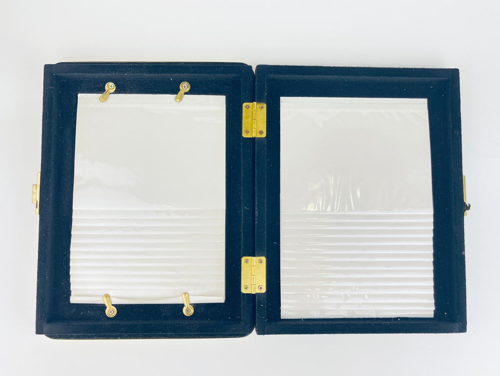 Product image for 'vintage brass tabletop picture album frame made in korea' (view 97a900)