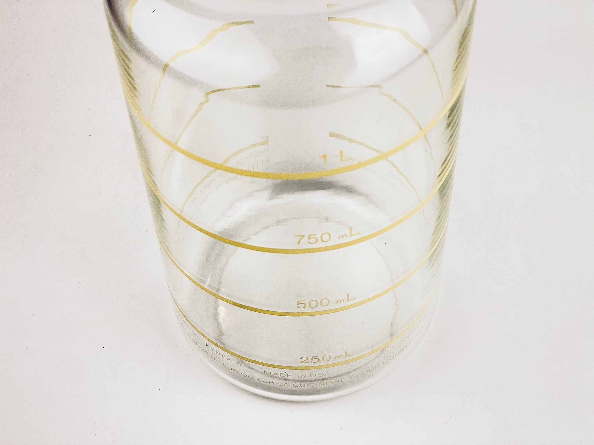 Product image for 'vintage pyrex liquid measuring cup carafe metric system made in usa model 8014 1 5 litre capacity' (view 94273f)