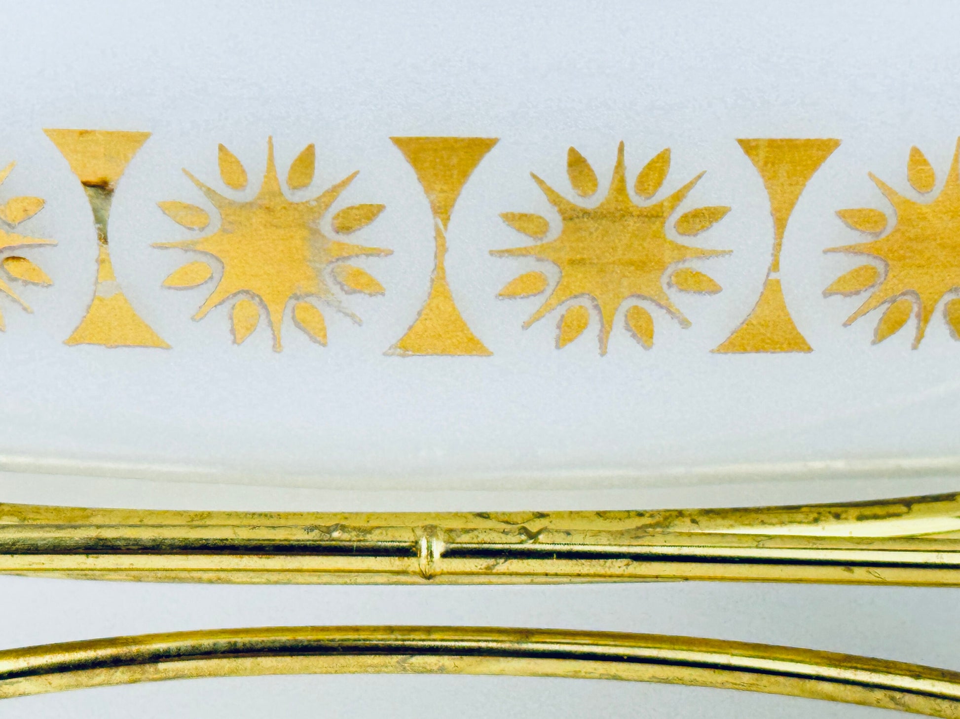Product image for 'vintage jeannette glasbake gold atomic sunburst pattern casserole dish carrier milk glass dish 1 qt j 2274 made in usa' (view b6da5c)