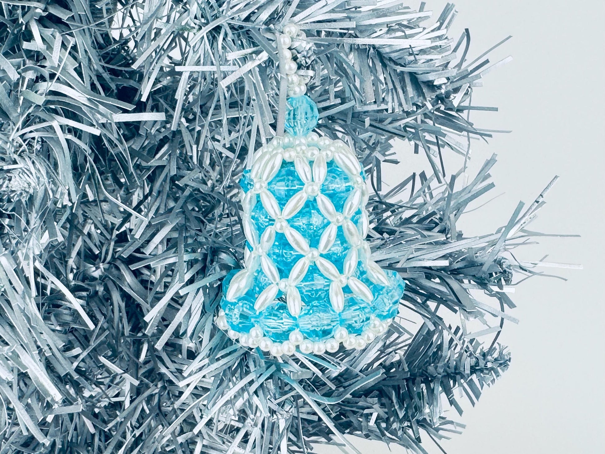 Product image for 'vintage handmade beaded bell christmas tree ornaments set of five 5' (view 46dc3a)