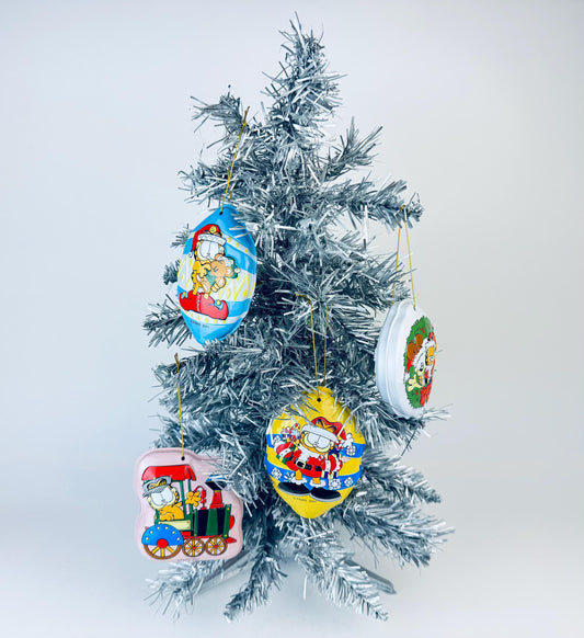 Product image for 'vintage dairy queen garfield odie metal christmas ornaments sold separately new old stock nos' (view c0b667)
