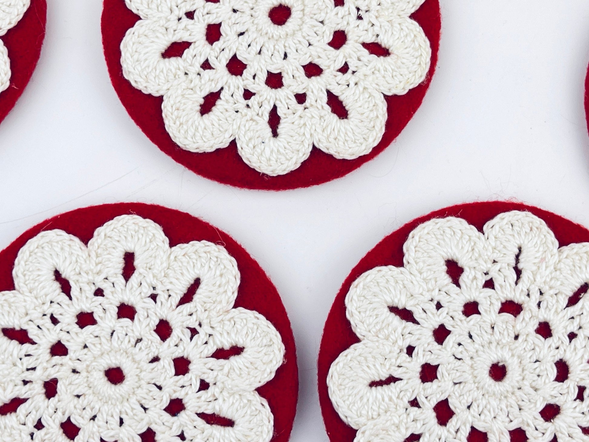 Product image for 'vintage handmade red white fabric christmas coaster set set of six 6' (view f4d885)