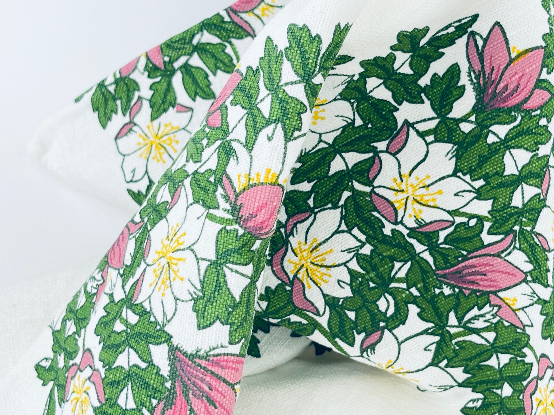 Product image for 'vintage froso handtryck green pink spring floral tablecloth made in sweden' (view 2c5c65)