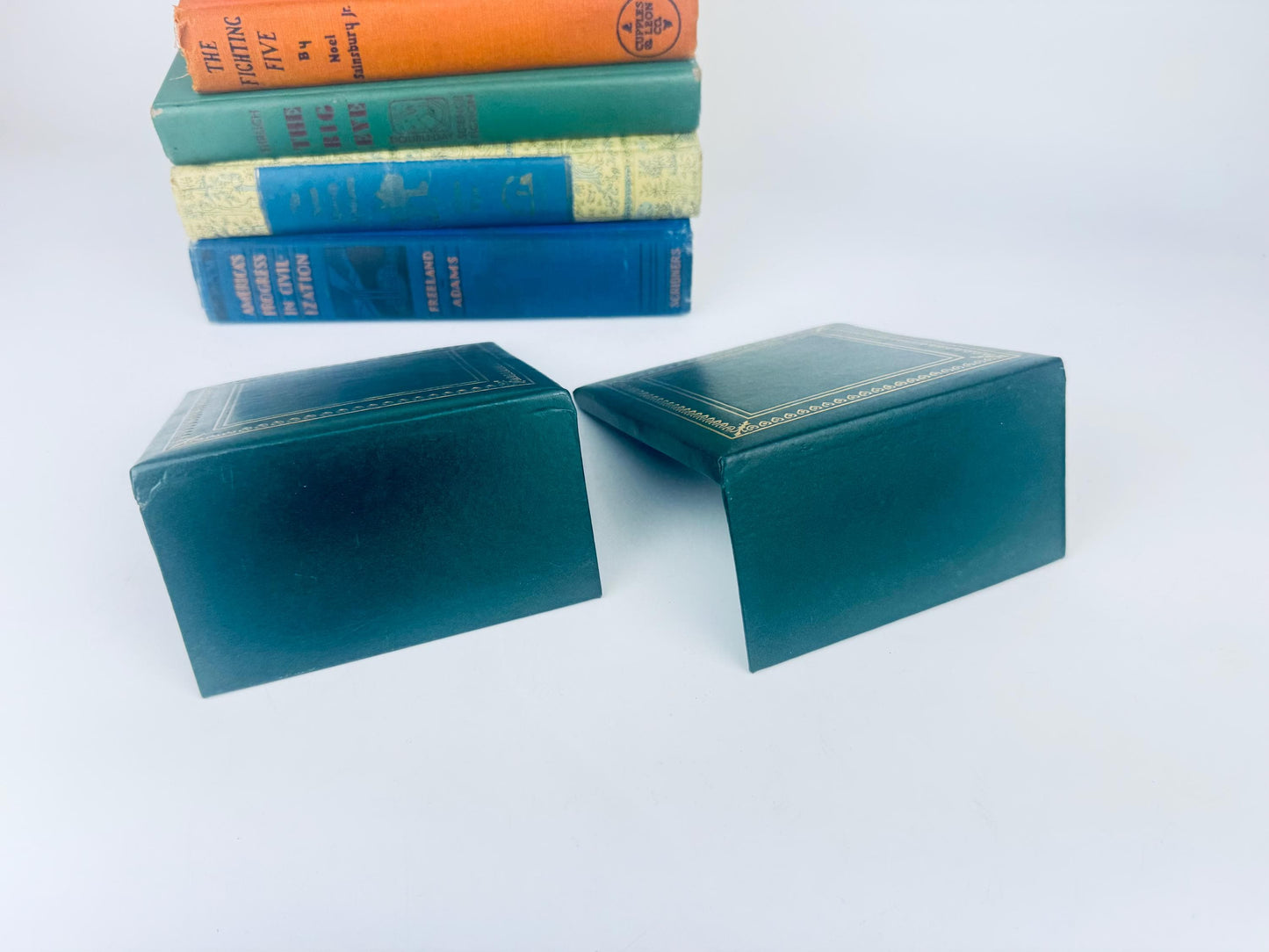 Product image for 'vintage forest green gold detail book ends set of two 2' (view fe81c6)