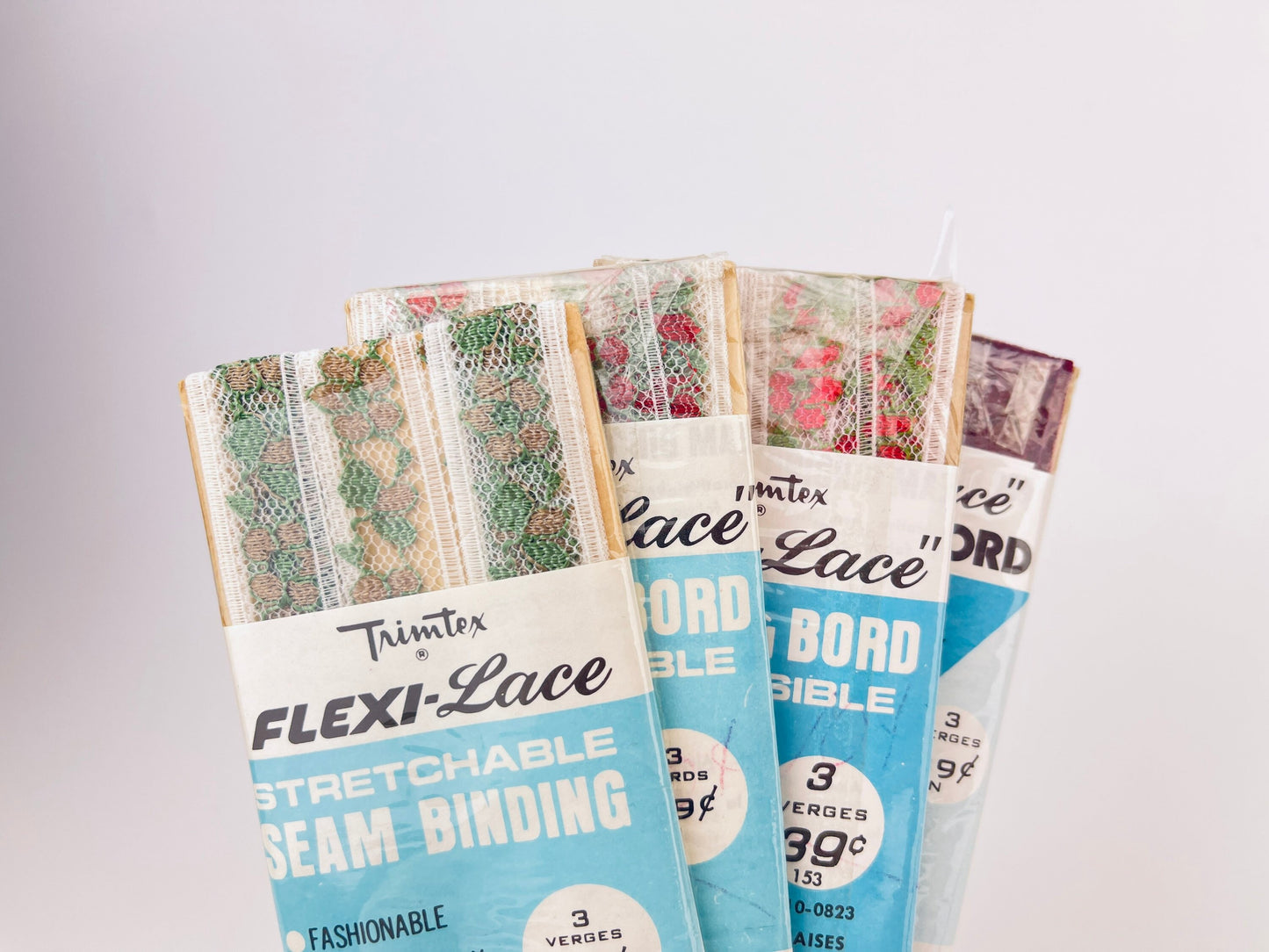Product image for 'vintage stretchable seam binding floral lace trimtex 3 yards 2 75 meters' (view 377ce9)