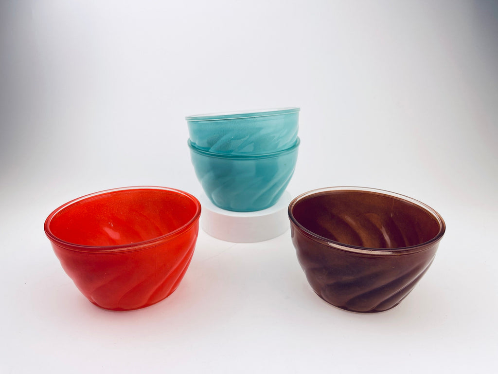 Product image for 'vintage anderson erikson dairy glass swirl round bowls cereal cottage yogurt dessert bowls sold individually' (view 4fa68d)