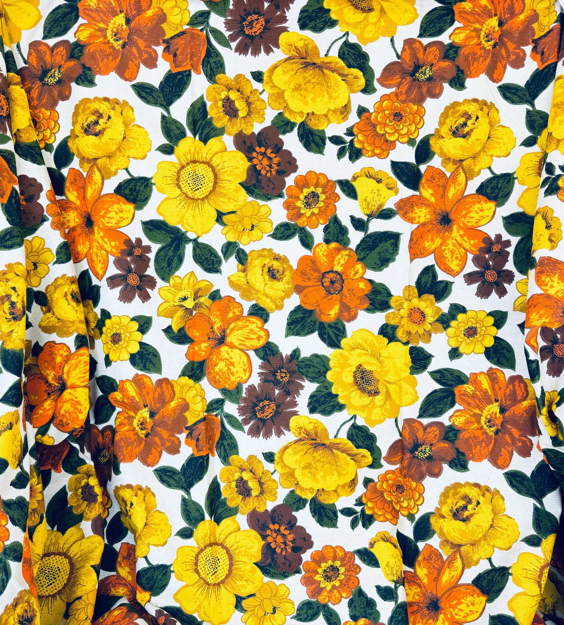 Product image for 'vintage bright large floral print upholstery fabric material 52 x 186' (view 7a6ca2)