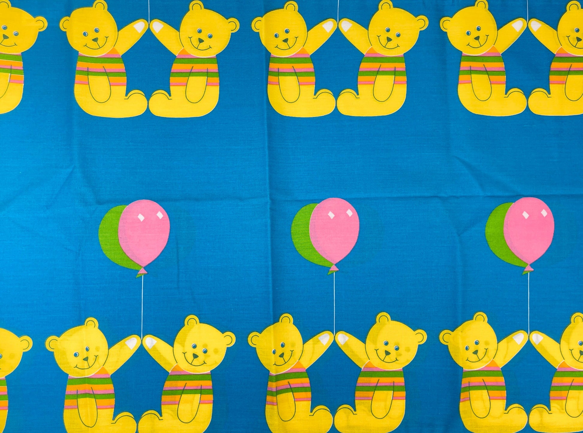 Product image for 'vintage 1980s kids bear balloon pattern queen pillow case cover set two 2 new old stock nos made in canada' (view bdbfc0)