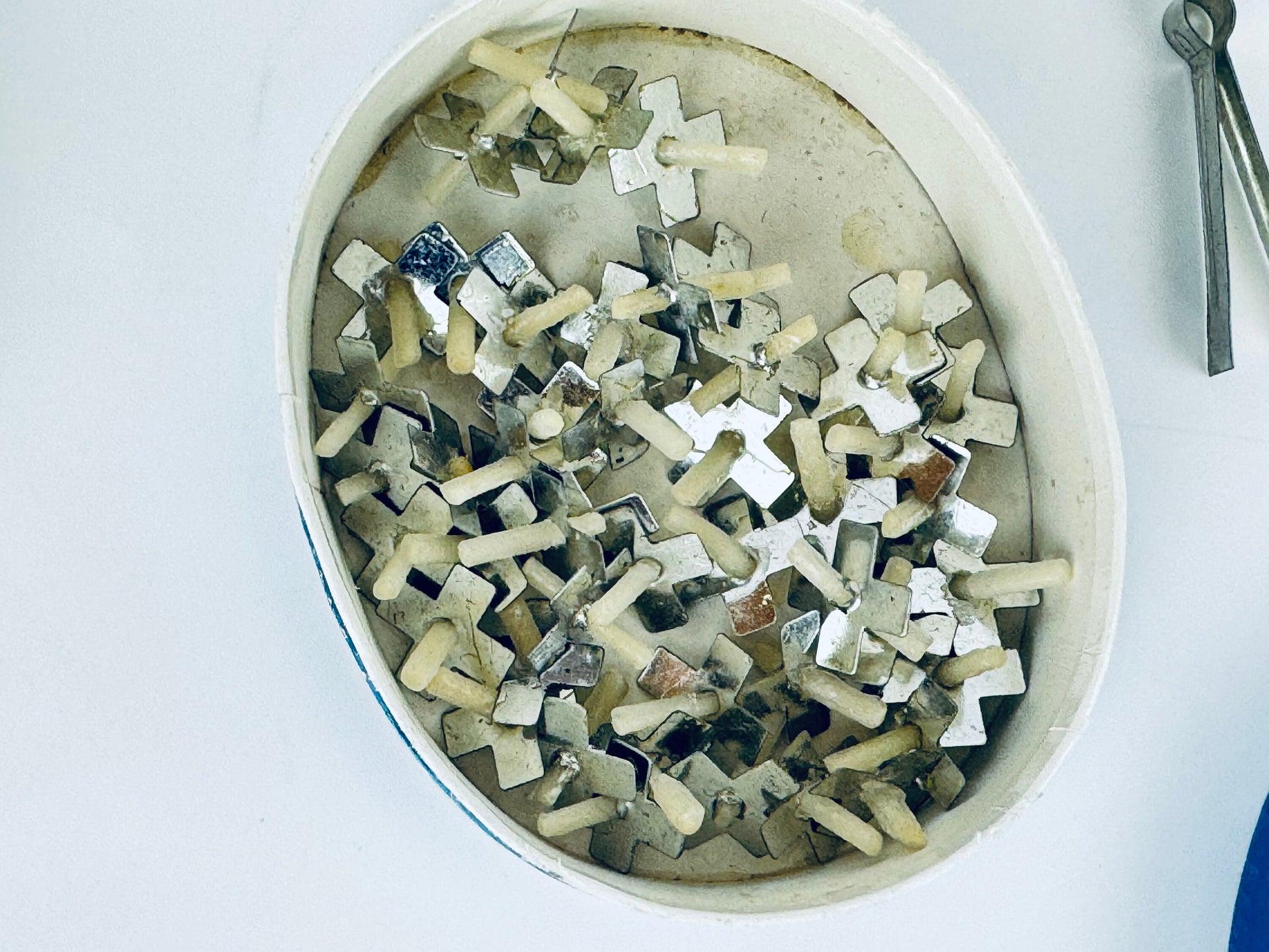 Product image for 'vintage floating wicks by nob hill set of fifty 50 wicks made in japan' (view ae61db)