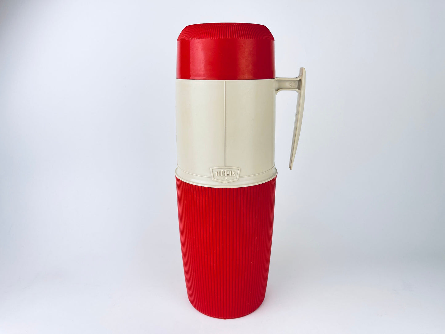 Product image for 'vintage wide mouth plastic thermos insulated vacuum sealed jar camping hiking lunch bag model 6402 red green sold separately' (view 1a4c83)