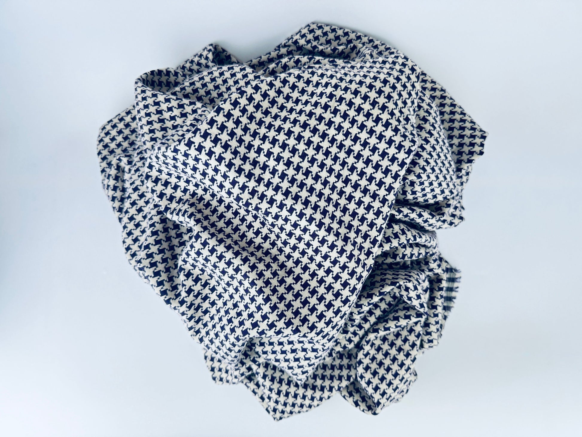 Product image for 'vintage deep purple beige houndstooth thick woven jacquard polyester fabric 56 x 62' (view 142687)