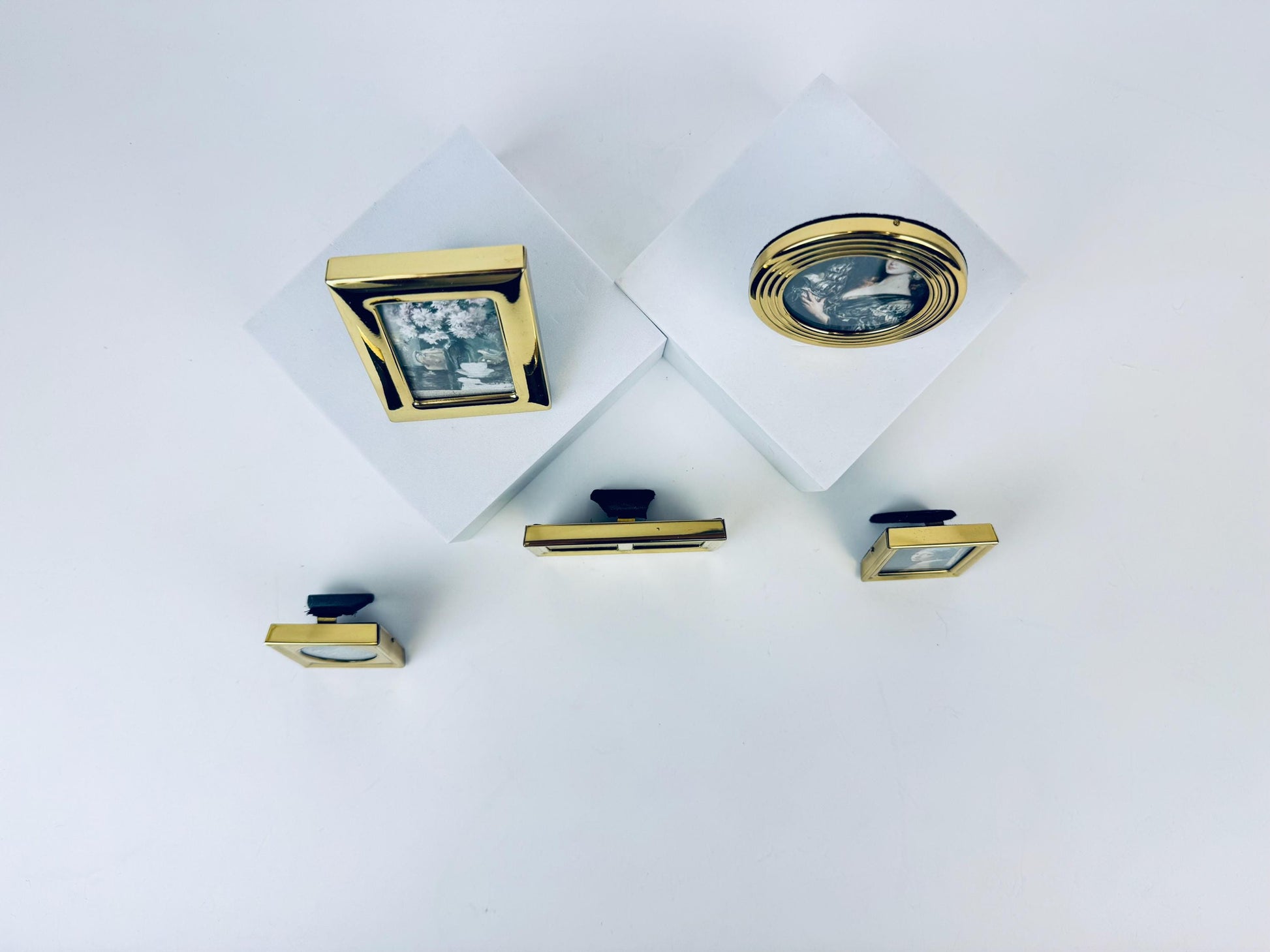 Product image for 'vintage solid brass tabletop picture frames sold separately made in korea' (view 5944d1)