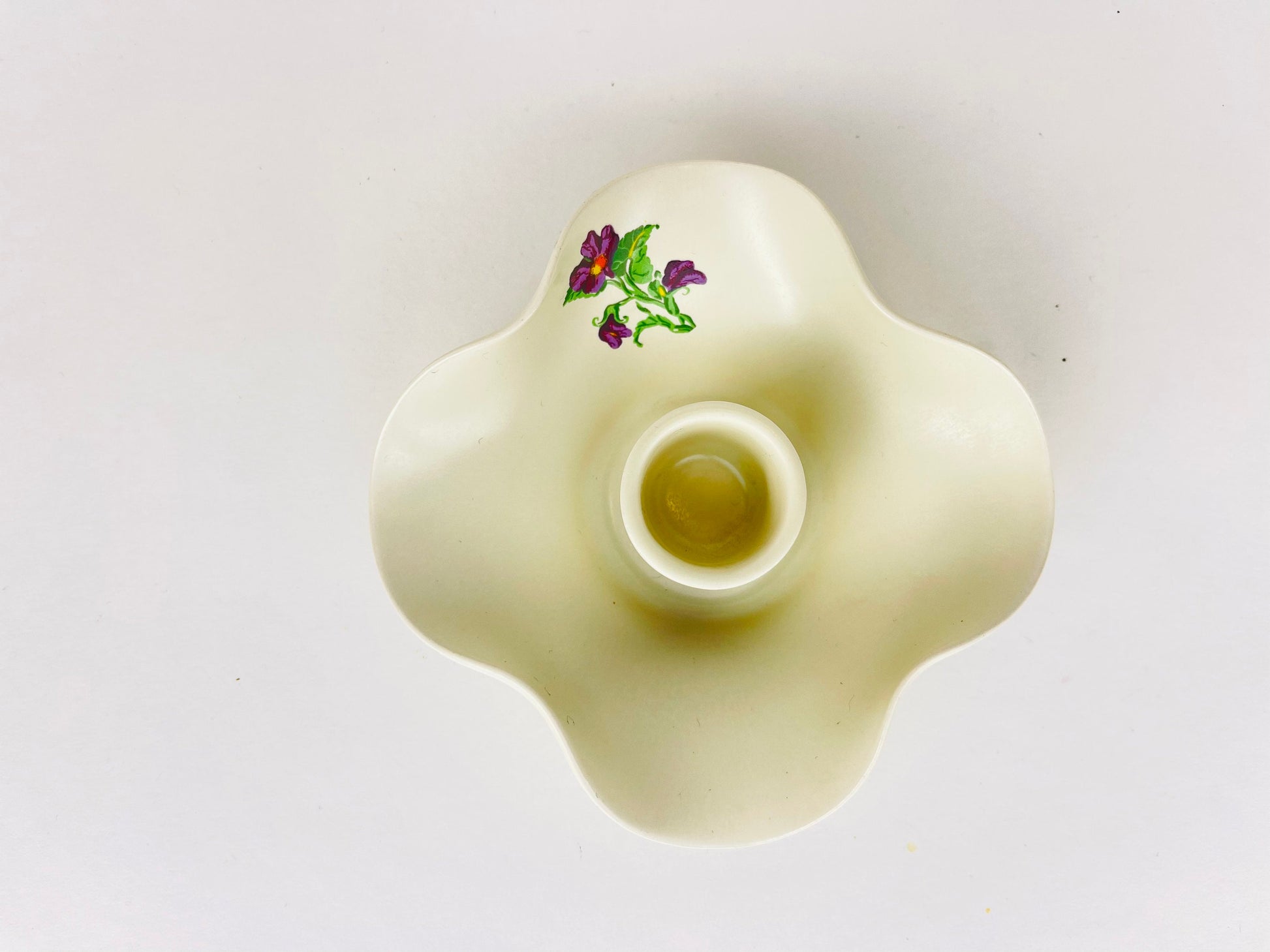Product image for 'vintage 1970s ruffled white ceramic candlestick holder floral motif' (view 4959e3)