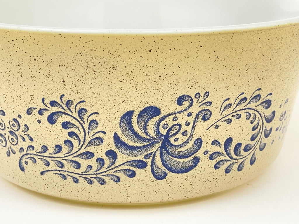 Product image for 'vintage homestead pyrex casserole dish 475 b' (view ebc029)