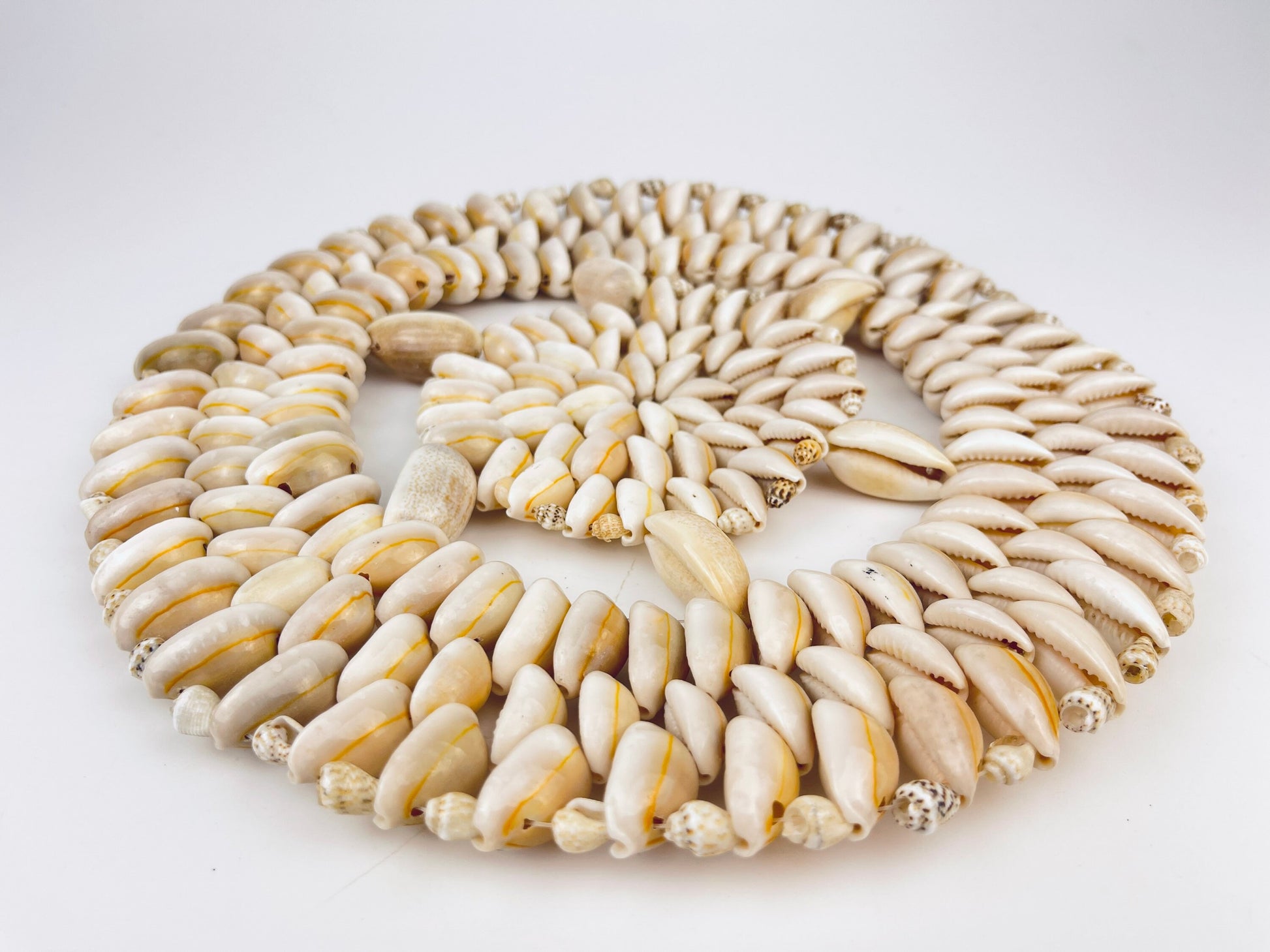 Product image for 'vintage sea shell circular trivet 9 plant coaster' (view e2959a)