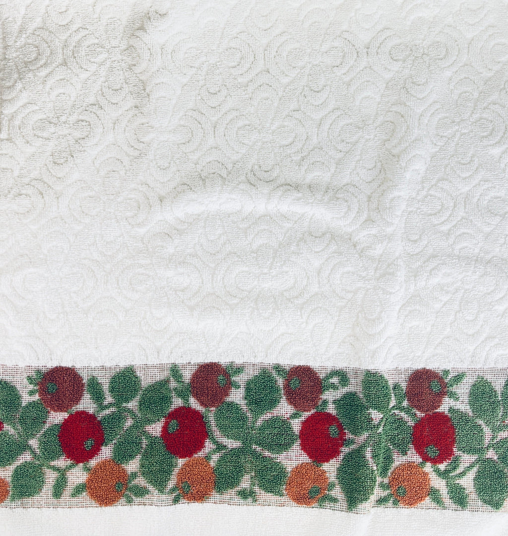 Product image for 'vintage textured bath towel white swirl fruit olive pattern' (view 6172e9)