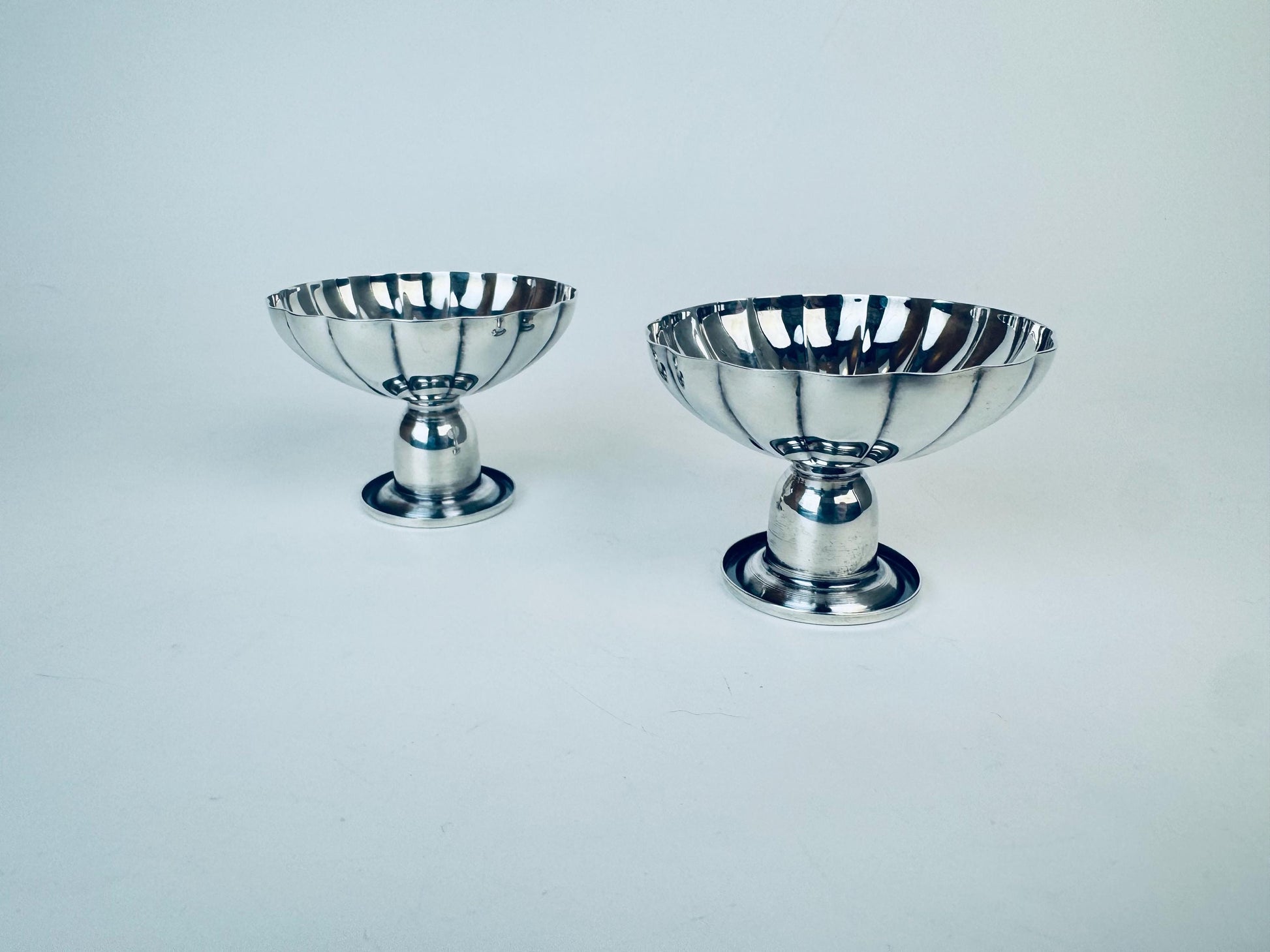 Product image for 'vintage oneida silver plated copper candlestick holders set of two' (view 5a2143)