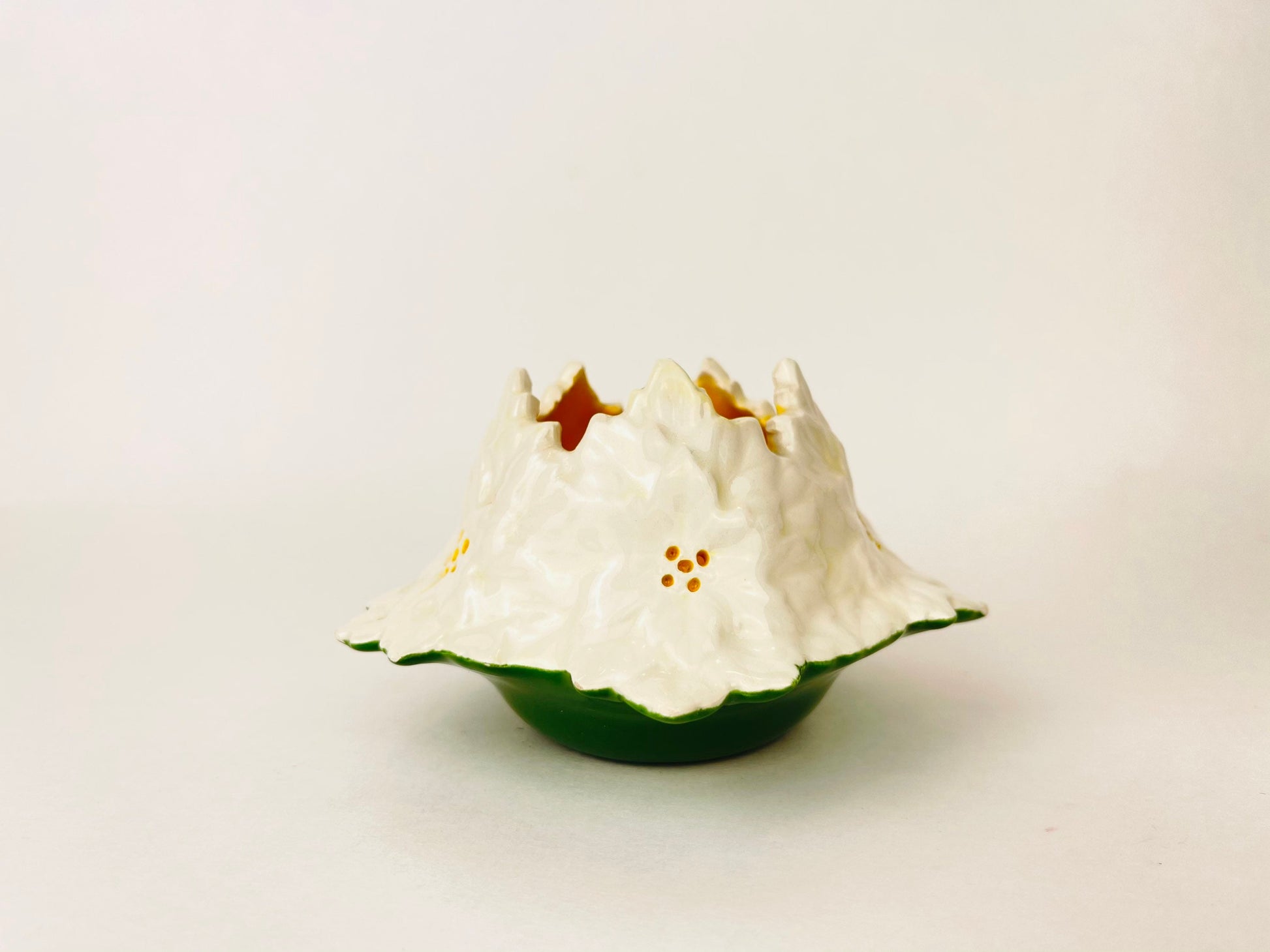 Product image for 'vintage tea light ceramic candle holder white flower green bottom' (view bc3d4a)