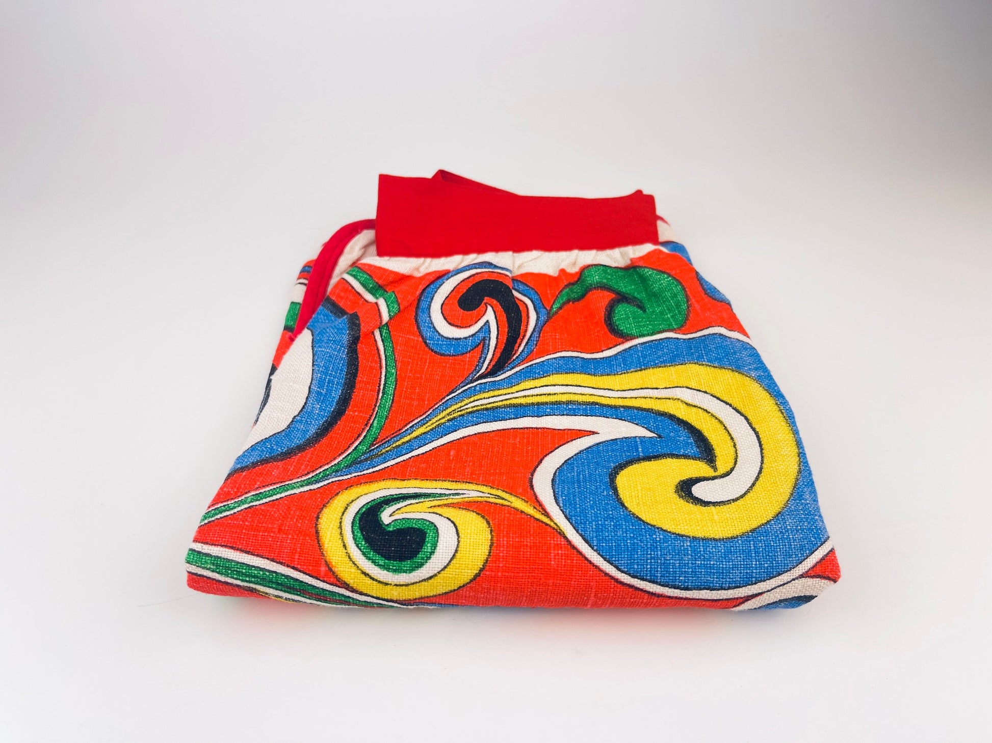 Product image for 'vintage paisley linen waist apron red strings' (view 90103d)