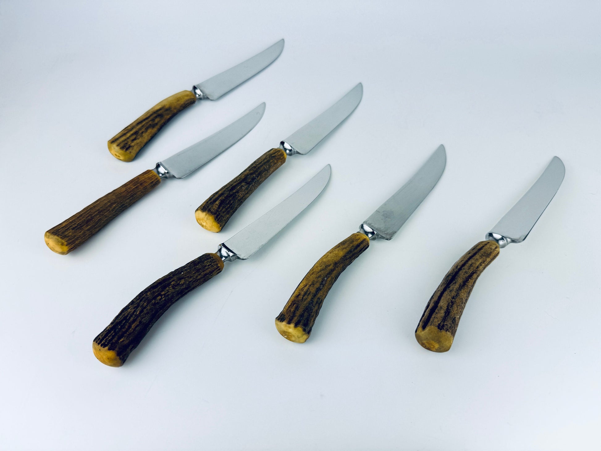 Product image for 'vintage genuine antler handles henry rogers sons co serrated stainless steel steak knife set set of six 6 made in england' (view ec5b72)