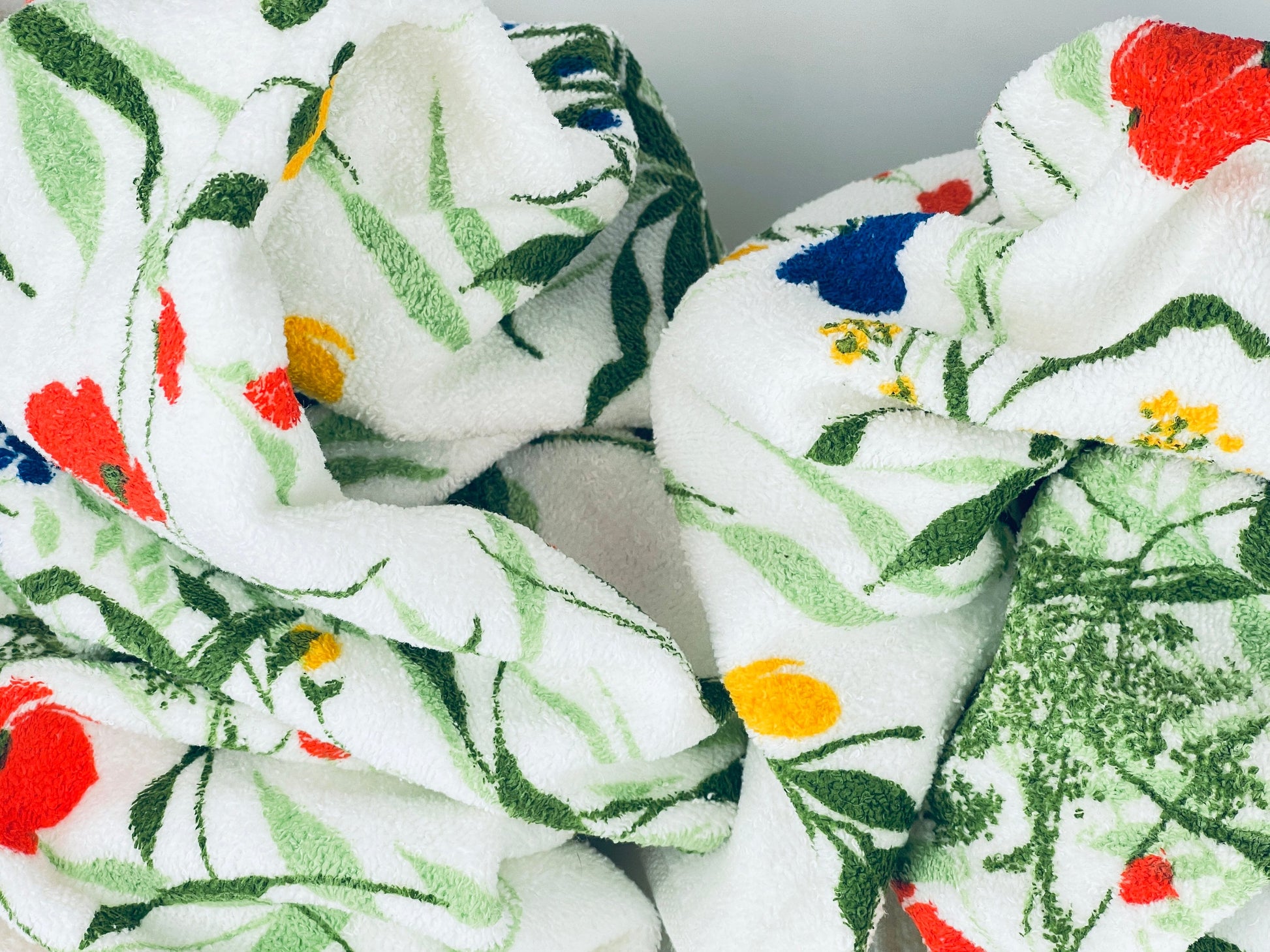 Product image for 'vintage floral print white bath towel made in canada by tex made new old stock nos sold separately' (view a0ac80)